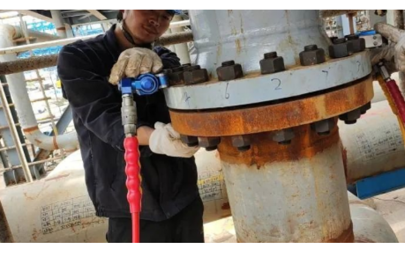 冶金余热回收设备螺栓安装预紧选用KWZK万搏体育在线注册,万搏体育（中国）液压力矩扳手